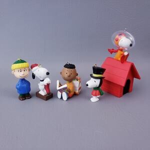 Lot of 5 Hallmark Keepsake Christmas Ornaments Peanuts Snoopy, Linus, Franklin